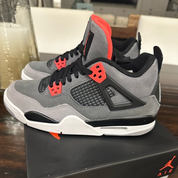 Air Jordan 4 Retro - Picture 2 of 9